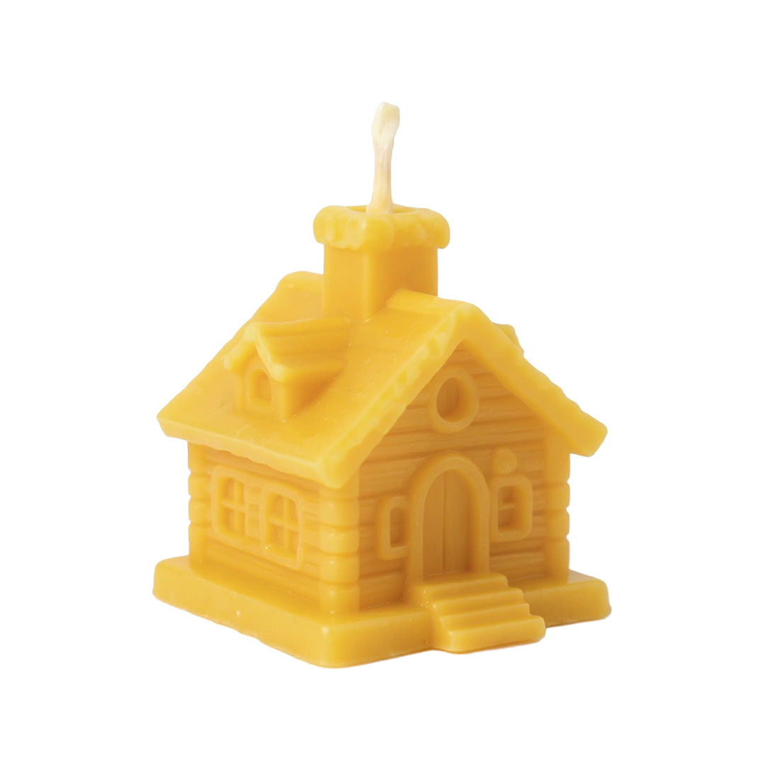 Bienenwachskerze in Form eines Weihnachtshauses